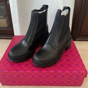 TORY BURCH CHELSEA LUG-SOLE HEELED ANKLE BOOT